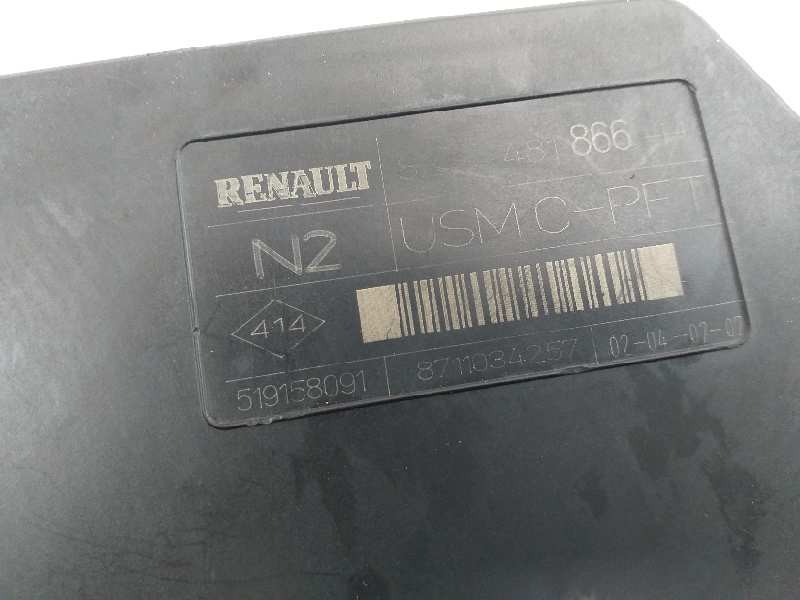 Recambio de caja reles / fusibles para renault megane ii classic berlina emotion referencia OEM IAM 8200481866  