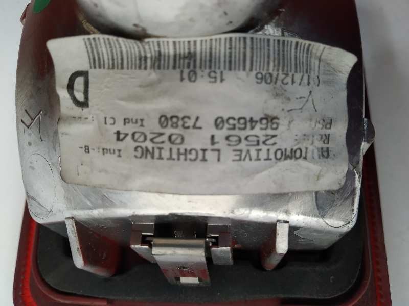 Recambio de piloto trasero derecho en porton para peugeot 407 sw sport referencia OEM IAM 25610204  