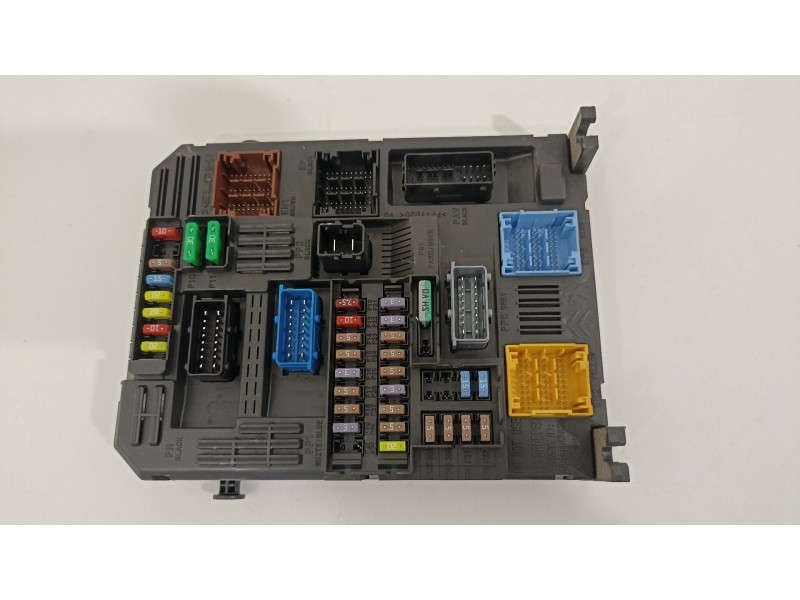 Recambio de caja reles / fusibles para opel crossland x excellence referencia OEM IAM 9819851280  