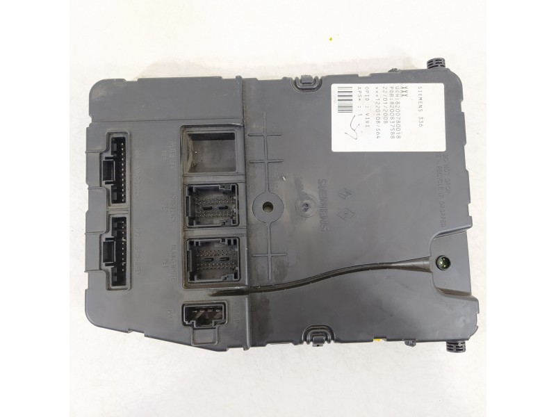 Recambio de caja reles / fusibles para renault megane ii berlina 5p emotion referencia OEM IAM 8200780018A  