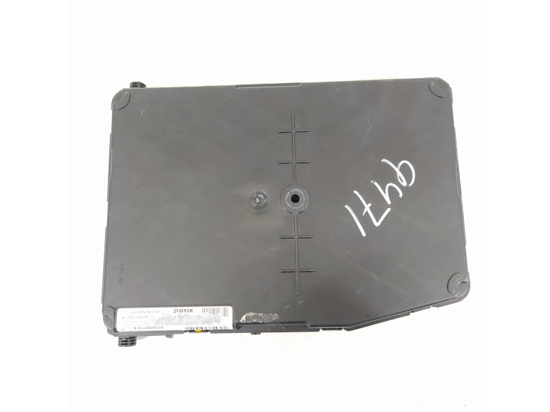 Recambio de caja reles / fusibles para renault megane ii berlina 5p emotion referencia OEM IAM 8200780018A  