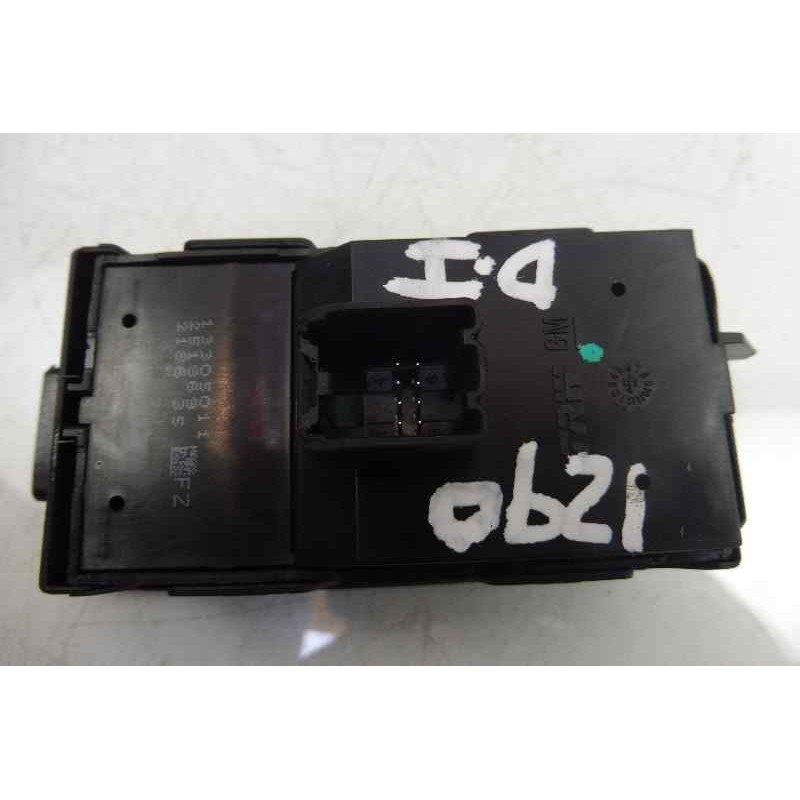 Recambio de mando elevalunas delantero izquierdo para opel insignia sports tourer sportive 4x4 referencia OEM IAM 13305011  