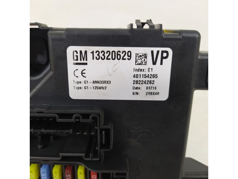 Recambio de caja reles / fusibles para opel corsa d cmon referencia OEM IAM 13320629  