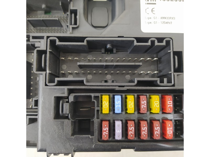 Recambio de caja reles / fusibles para opel corsa d cmon referencia OEM IAM 13320629  