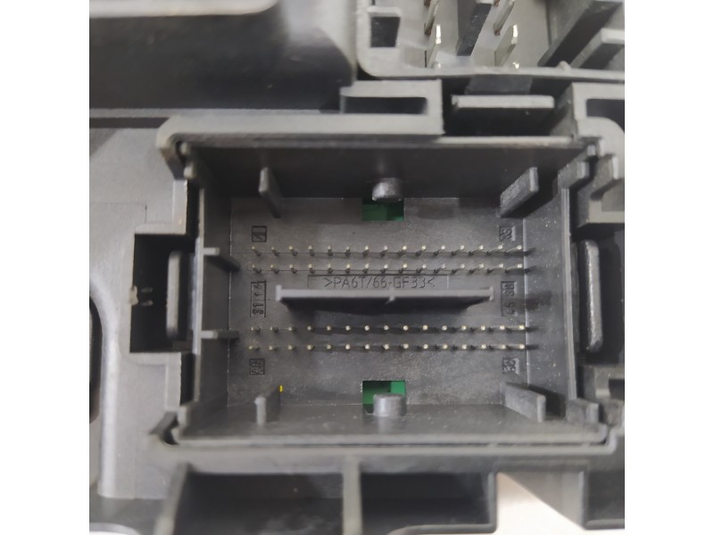 Recambio de caja reles / fusibles para opel corsa d cmon referencia OEM IAM 13320629  