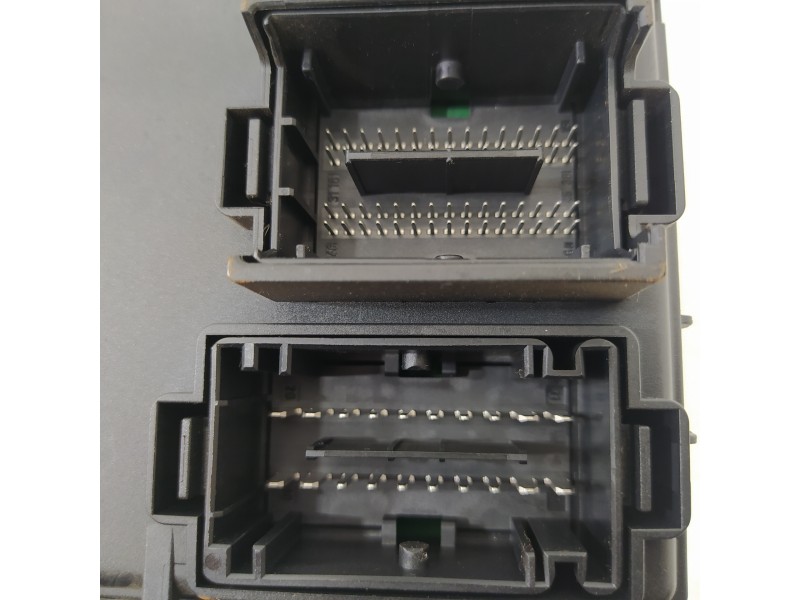 Recambio de caja reles / fusibles para opel corsa d cmon referencia OEM IAM 13320629  