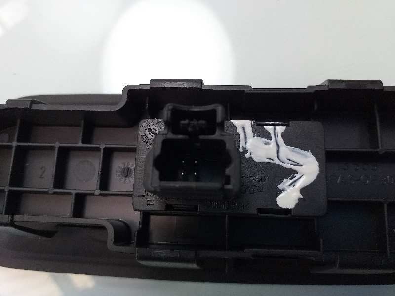 Recambio de mando elevalunas delantero derecho para citroën c8 2.0 hdi 160 exclusive referencia OEM IAM 14996430XT  