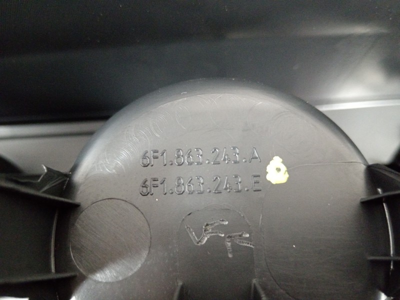 Recambio de consola central para seat arona xperience referencia OEM IAM 6F1863243A  