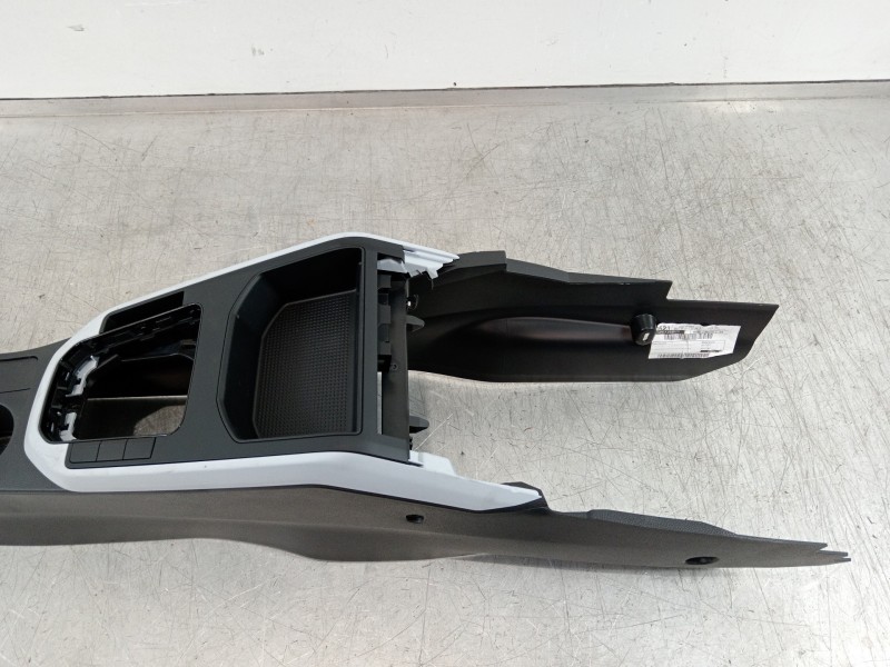 Recambio de consola central para seat arona xperience referencia OEM IAM 6F1863243A  