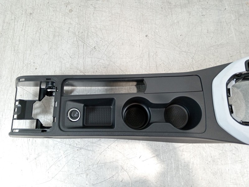 Recambio de consola central para seat arona xperience referencia OEM IAM 6F1863243A  