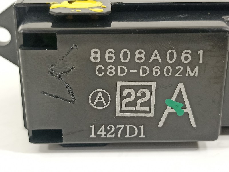 Recambio de mando elevalunas delantero derecho para citroën c-crosser xtr referencia OEM IAM 8608A061  