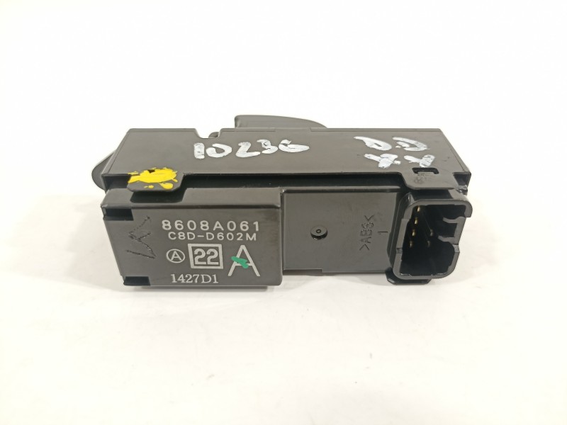 Recambio de mando elevalunas delantero derecho para citroën c-crosser xtr referencia OEM IAM 8608A061  