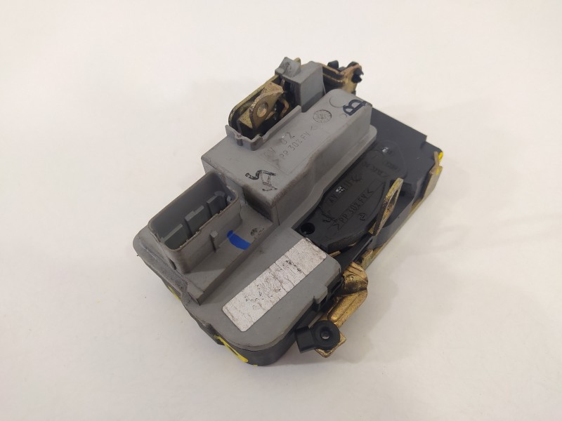 Recambio de cerradura puerta delantera derecha para peugeot 206 sw x-line referencia OEM IAM 9136S7  