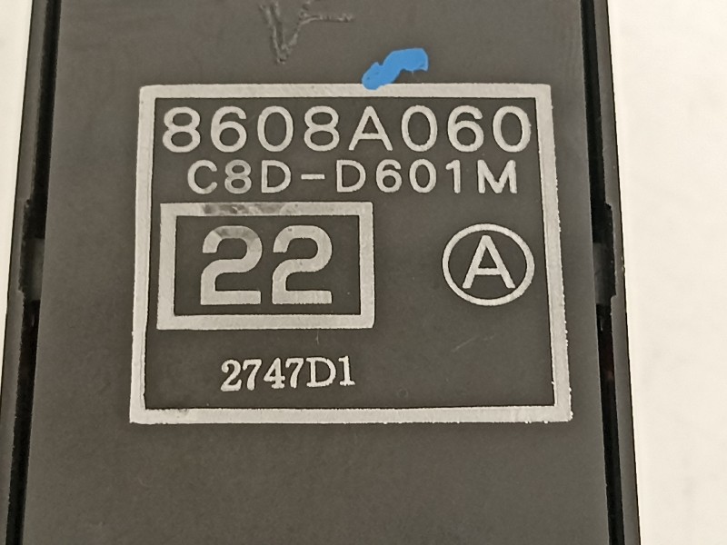 Recambio de mando elevalunas delantero izquierdo para citroën c-crosser xtr referencia OEM IAM 8608A060  