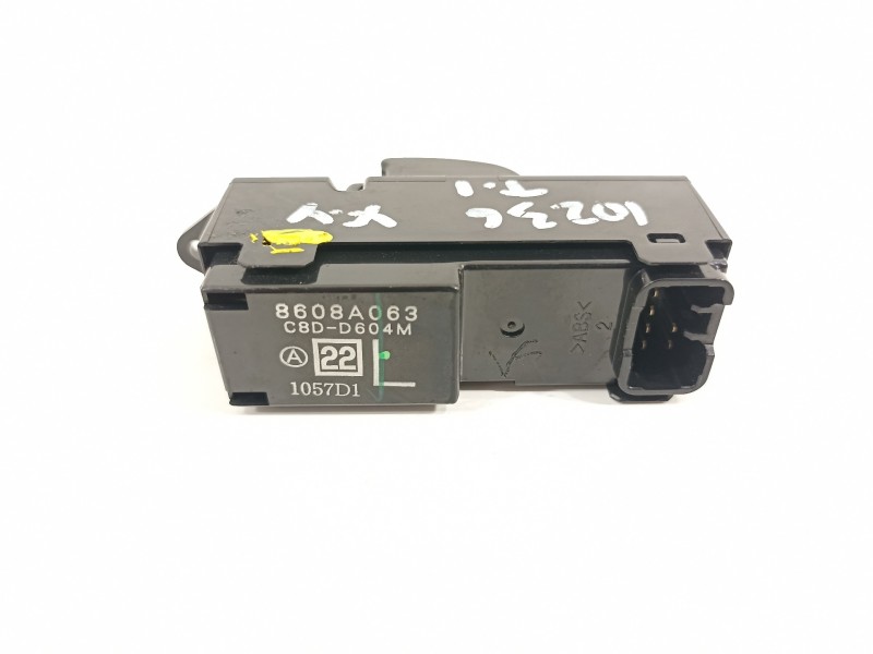 Recambio de mando elevalunas trasero izquierdo para citroën c-crosser xtr referencia OEM IAM 8608A063  