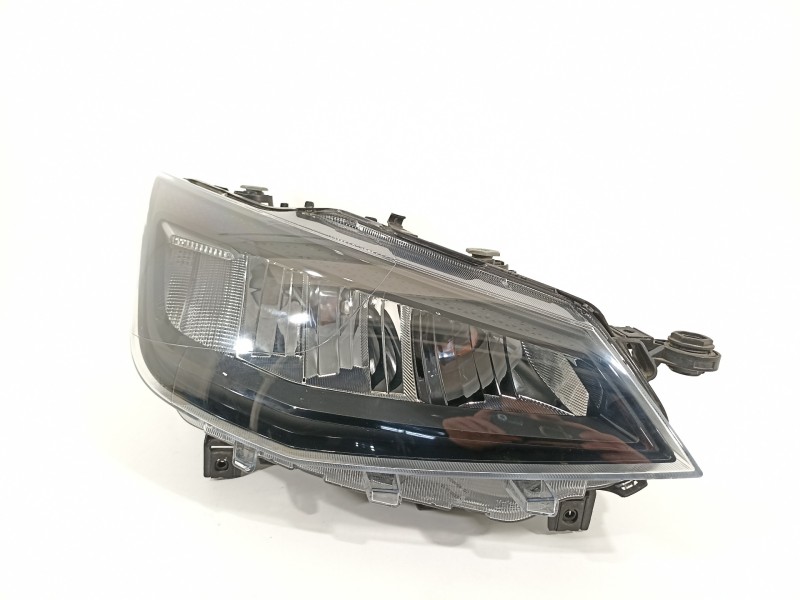Recambio de faro derecho para seat arona xperience referencia OEM IAM 6F1941006E  