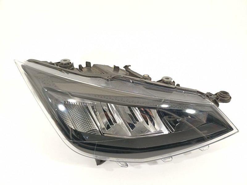 Recambio de faro derecho para seat arona xperience referencia OEM IAM 6F1941006E  