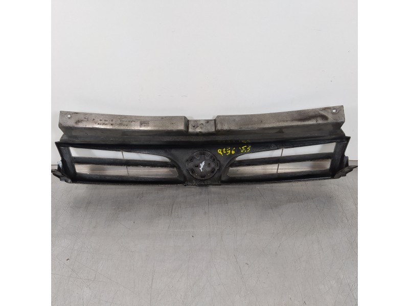 Recambio de rejilla delantera para nissan primastar (x83) combi 6 asientos batalla 2,78t referencia OEM IAM 8200137047  