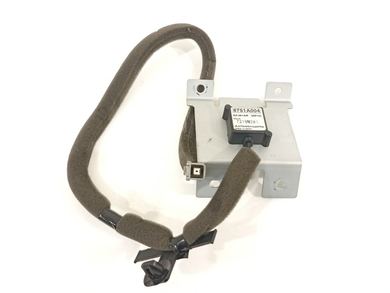 Recambio de antena para citroën c-crosser xtr referencia OEM IAM 8751A004  