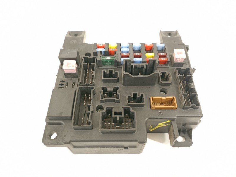 Recambio de caja reles / fusibles para citroën c-crosser xtr referencia OEM IAM 8637A318 519087902 519087902