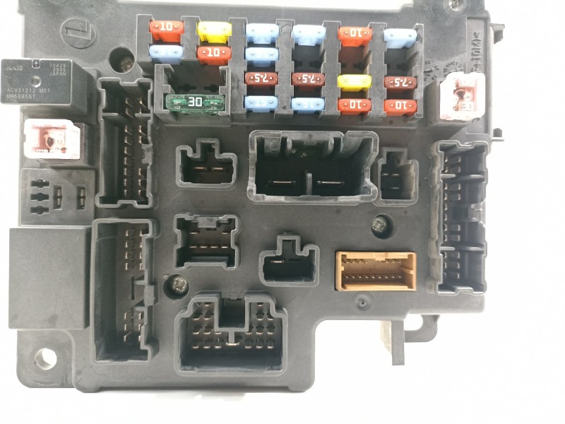 Recambio de caja reles / fusibles para citroën c-crosser xtr referencia OEM IAM 8637A318 519087902 519087902