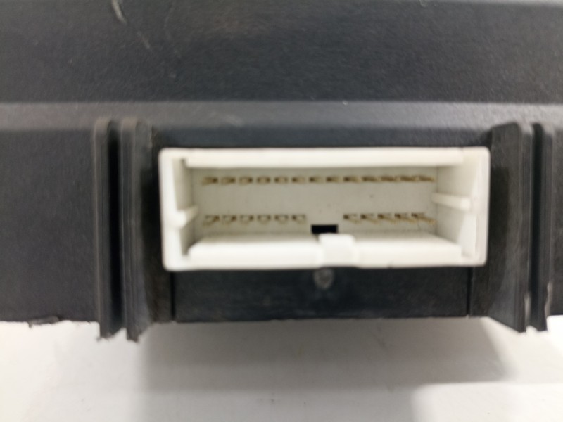 Recambio de caja reles / fusibles para citroën c-crosser xtr referencia OEM IAM 8637A318 519087902 519087902