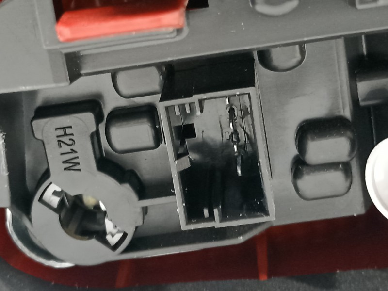 Recambio de piloto trasero izquierdo para volkswagen touran (1t3) advance referencia OEM IAM 1T0945093  