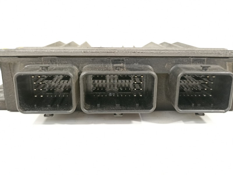 Recambio de centralita motor uce para renault clio iii 20 aniversario referencia OEM IAM 8200399038 8200513163 