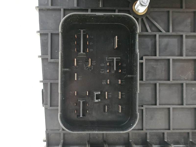 Recambio de caja reles / fusibles para seat toledo (5p2) exclusive referencia OEM IAM 1K0937124K  