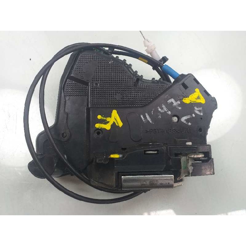 Recambio de cerradura puerta delantera derecha para toyota auris luna+ referencia OEM IAM A046693  