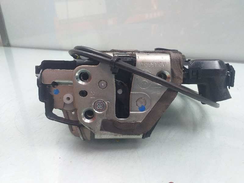 Recambio de cerradura puerta delantera derecha para toyota auris luna+ referencia OEM IAM A046693  