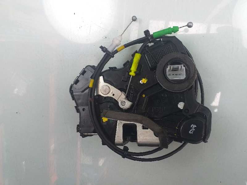 Recambio de cerradura puerta delantera derecha para toyota auris luna+ referencia OEM IAM A046693  