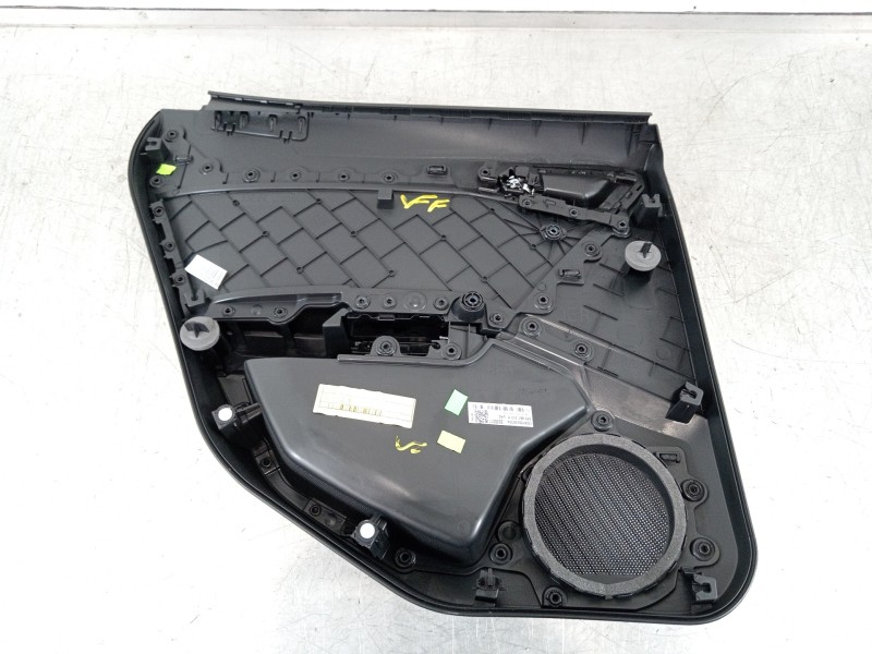 Recambio de guarnecido puerta trasera derecha para seat arona xperience referencia OEM IAM 6F0867116  