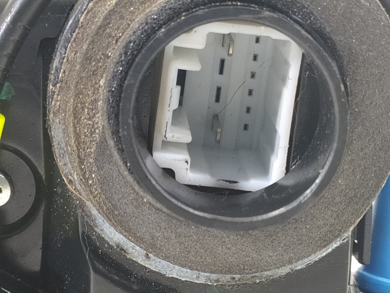 Recambio de cerradura puerta trasera izquierda para toyota auris luna+ referencia OEM IAM A046693  