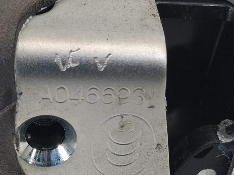 Recambio de cerradura puerta trasera izquierda para toyota auris luna+ referencia OEM IAM A046693  