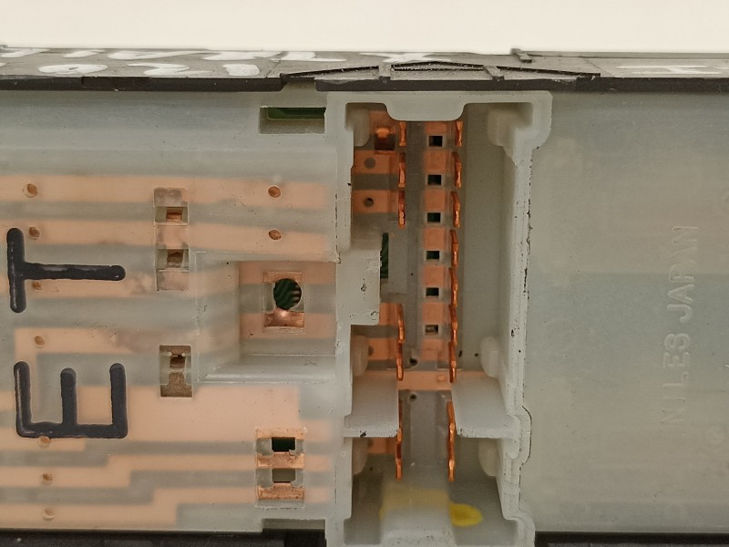 Recambio de mando elevalunas delantero izquierdo para nissan x-trail (t30) comfort referencia OEM IAM 25401EQ305  