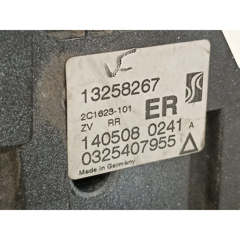 Recambio de cerradura puerta trasera derecha para opel corsa d catch me referencia OEM IAM 13258267  