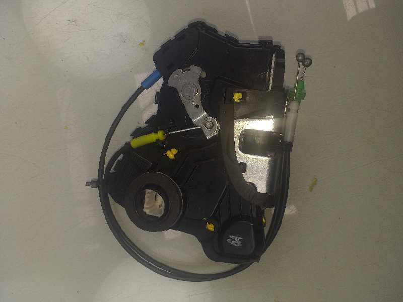 Recambio de cerradura puerta delantera izquierda para toyota auris active referencia OEM IAM 6904002210  