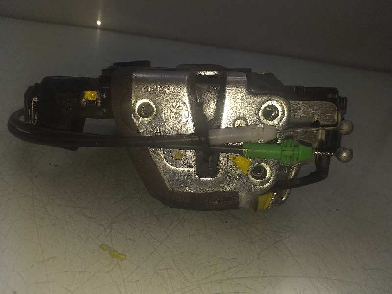 Recambio de cerradura puerta delantera izquierda para toyota auris active referencia OEM IAM 6904002210  