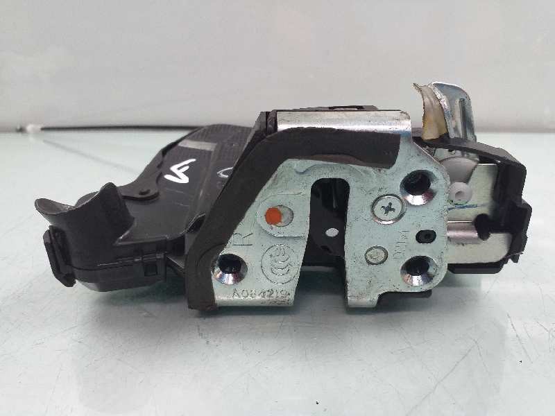 Recambio de cerradura puerta delantera derecha para toyota auris active referencia OEM IAM 6903005130  