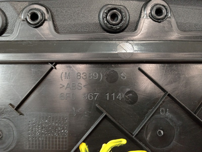 Recambio de guarnecido puerta delantera derecha para seat arona xperience referencia OEM IAM 6F0867114  