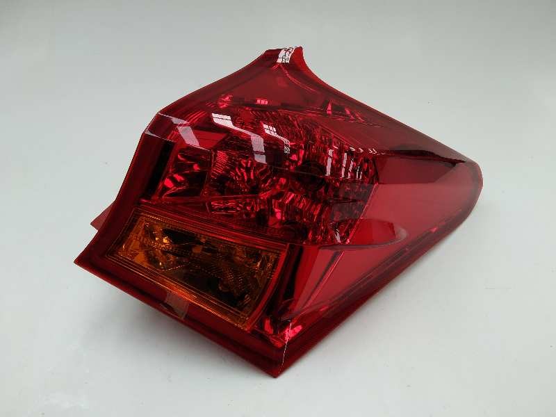 Recambio de piloto trasero derecho para toyota auris active referencia OEM IAM 8158102460  