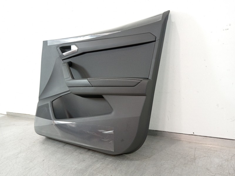 Recambio de guarnecido puerta delantera derecha para seat arona xperience referencia OEM IAM 6F0867114  