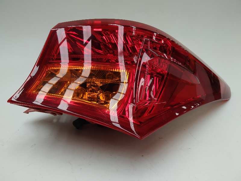 Recambio de piloto trasero derecho para toyota auris active referencia OEM IAM 8158102460  