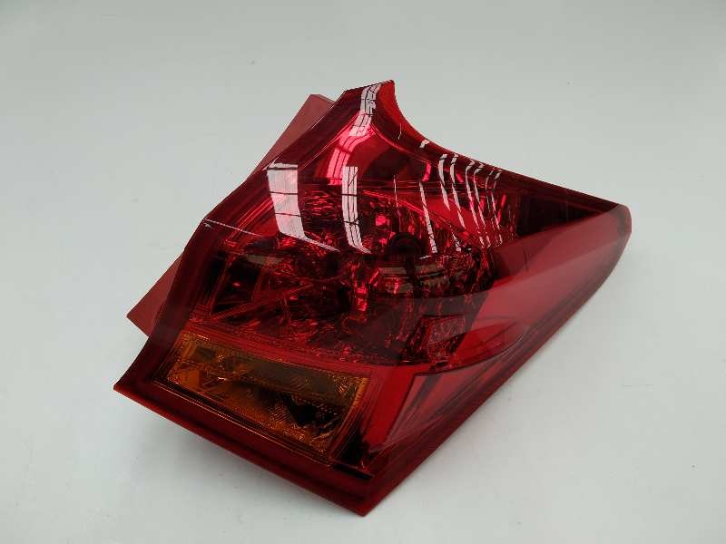 Recambio de piloto trasero derecho para toyota auris active referencia OEM IAM 8158102460  