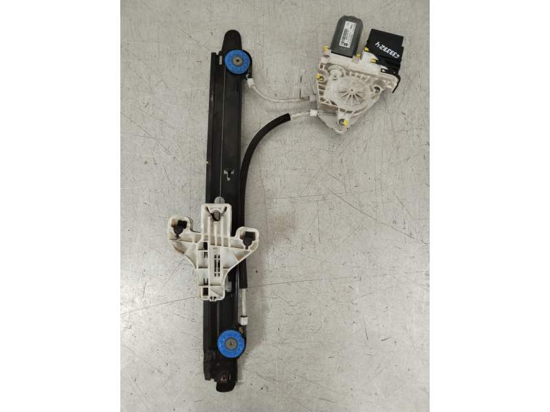 ELEVALUNAS TRASERO DERECHO 5P0839462A 1K0959704AE