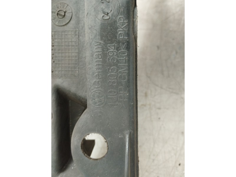 Recambio de panel frontal para volkswagen bora berlina (1j2) conceptline referencia OEM IAM 1J0805594  