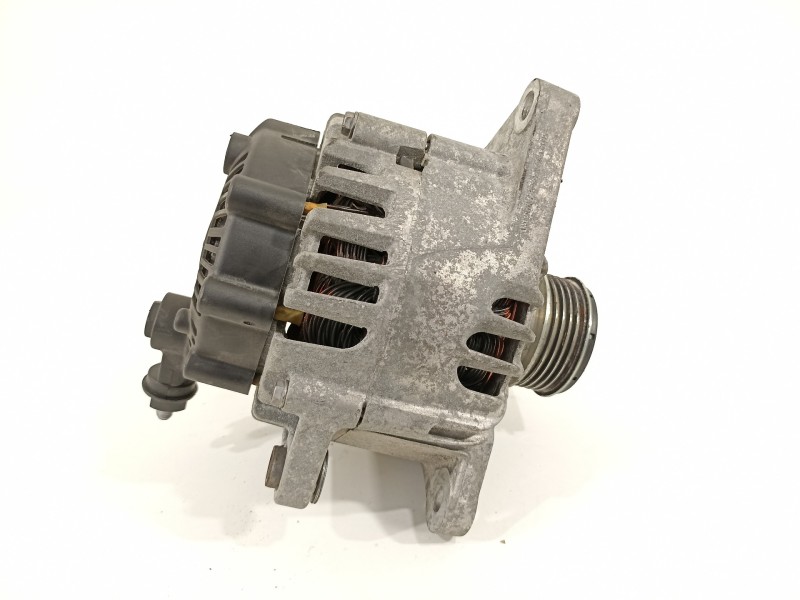Recambio de alternador para hyundai i30 classic gl referencia OEM IAM 373002A600  