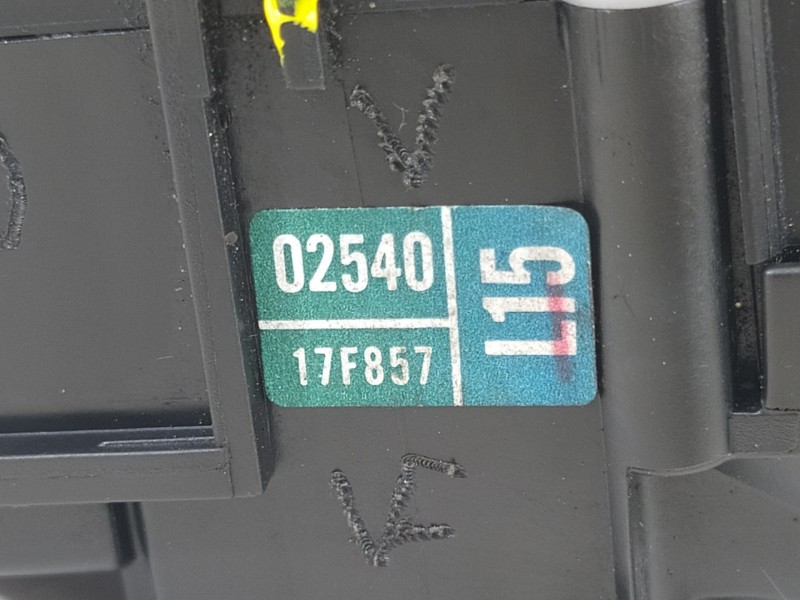 Recambio de mando limpia para toyota auris active referencia OEM IAM 0254017F857  