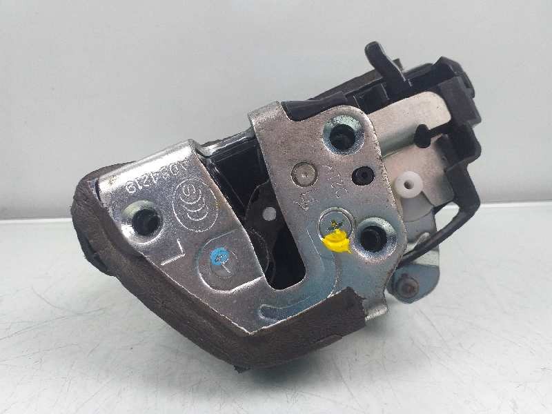 Recambio de cerradura puerta trasera izquierda para toyota auris active referencia OEM IAM   